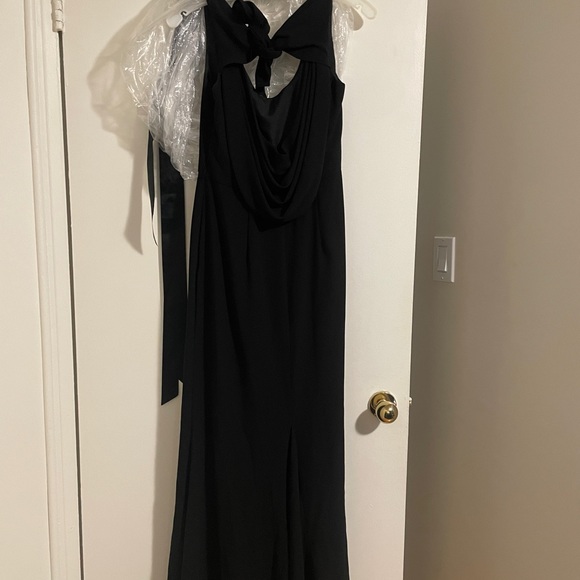 Black Vera Wang dress with scoop/ tie back. Size 6. From her White collection - Picture 5 of 6